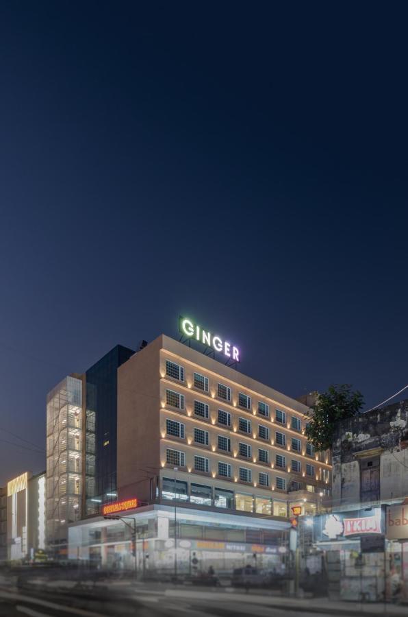 จินเจอร์ สุรัต ซิตี้เซ็นเตอร์ Hotel ภายนอก รูปภาพ